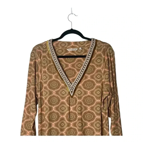2006. SOFT SURROUNDINGS BEADED 3/4 SLEEVE TUNIC TOP SIZE MEDIUM V NECKLINE - Picture 2 of 7